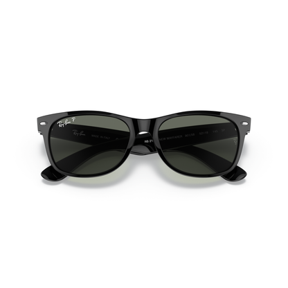 Black sunglasses with Ray-Ban logo on a white background Polished Black + G-15 Green Polarised
