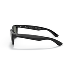 Black Ray-Ban sunglasses on a white background Polished Black + G-15 Green Polarised