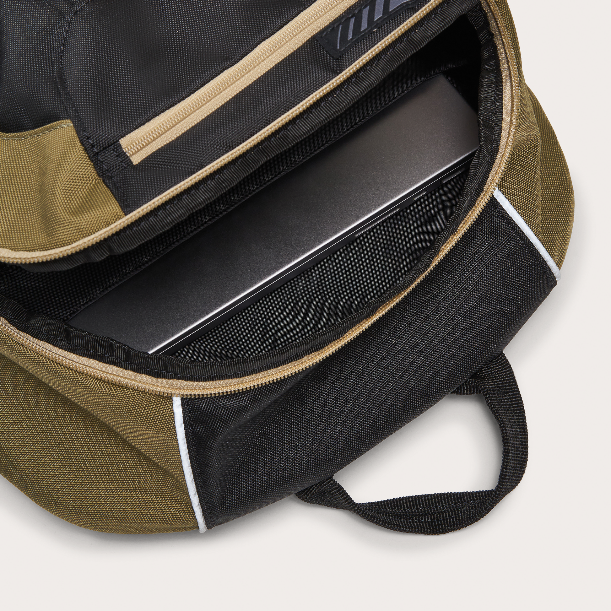 Oakley - Enduro 20L 3.0 Backpack - Army Green - Velocity 21