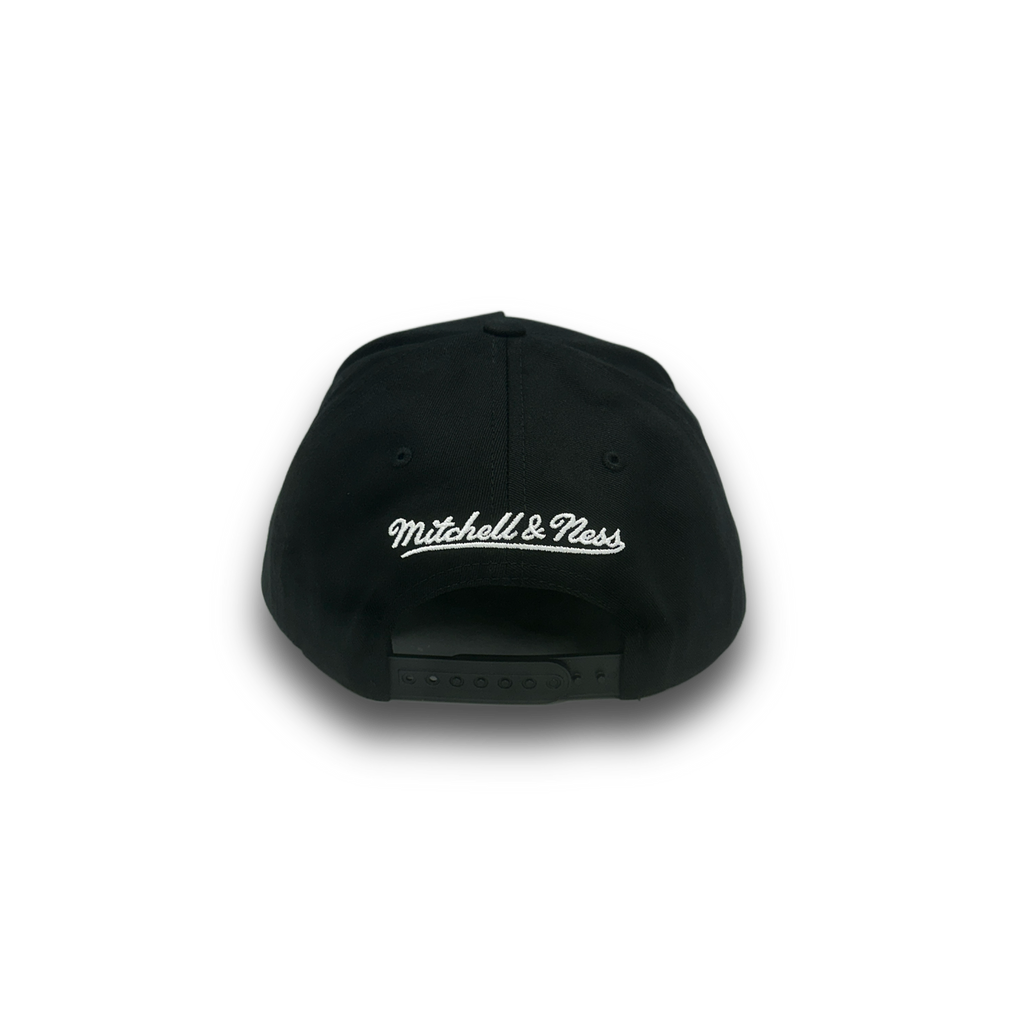 Black Letter Pro Pinch Snapback - Knicks