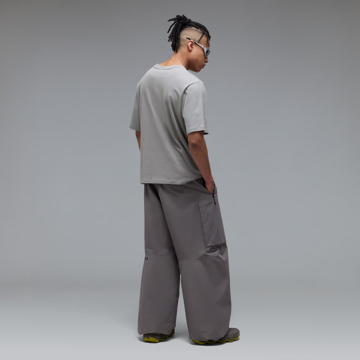 Metal Rise Tee - Cement