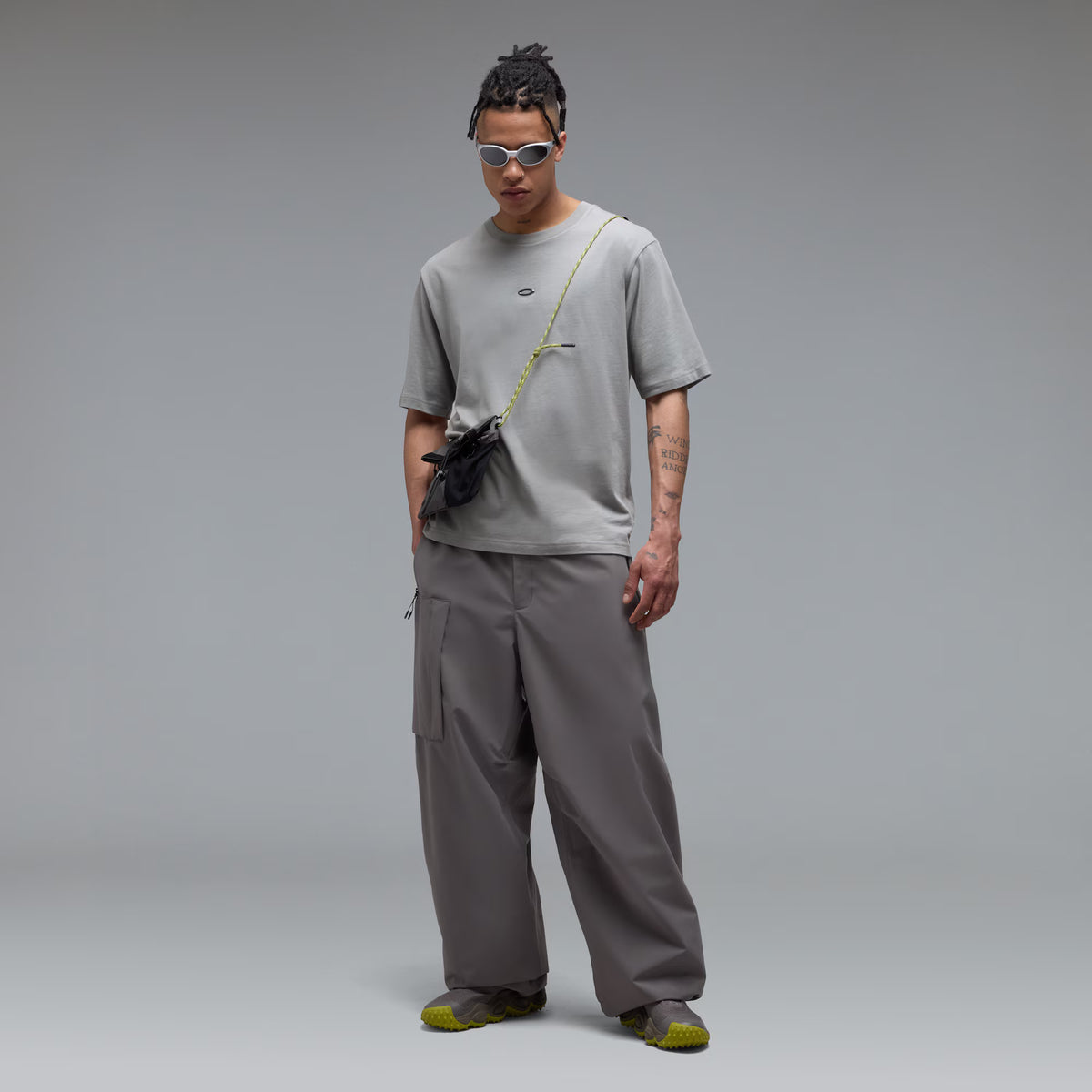Metal Rise Tee - Cement